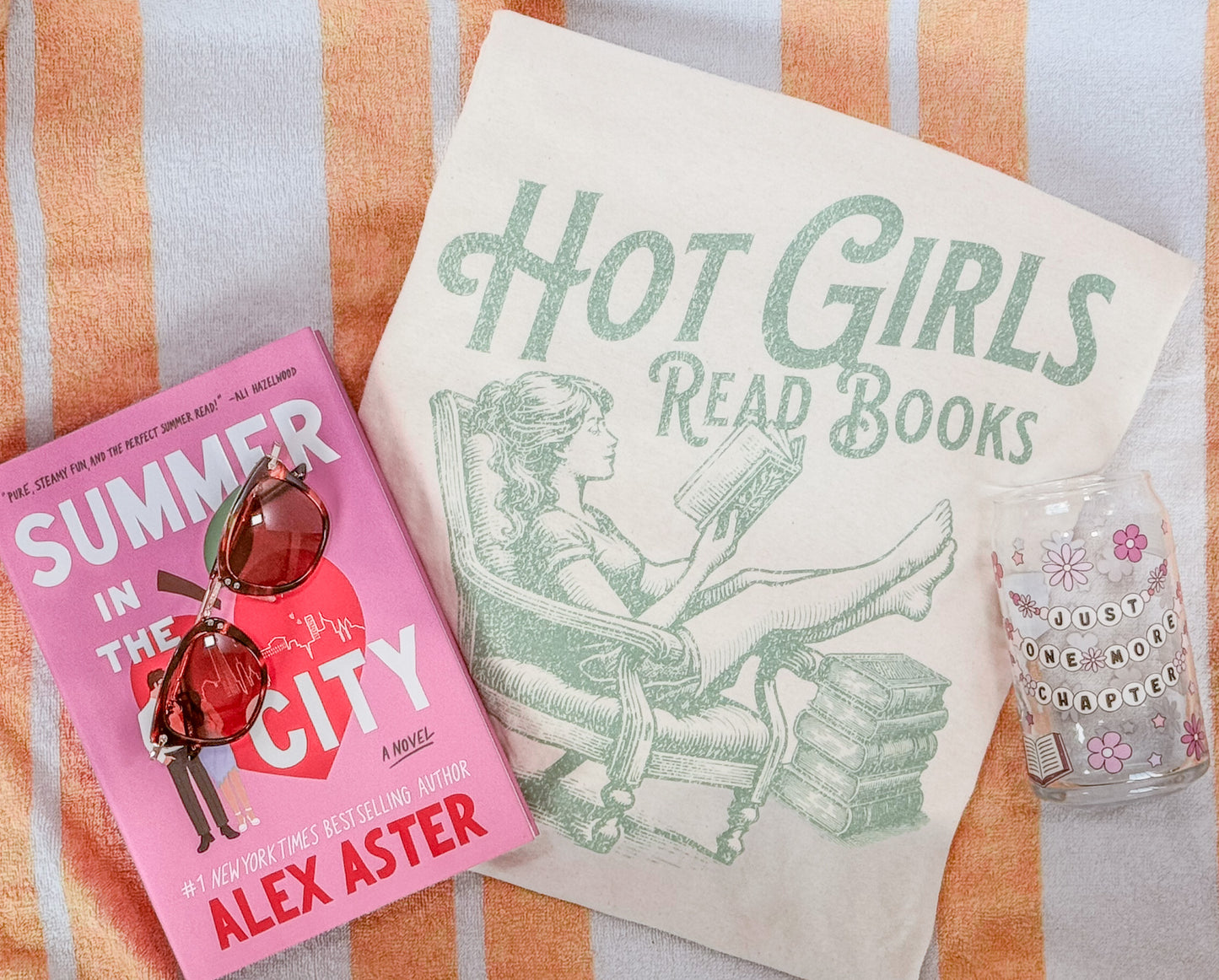"Hot Girls Read Books" T-Shirt
