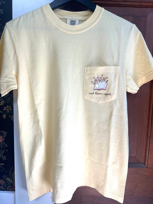 Read. Bloom. Repeat. T-Shirt