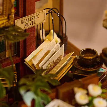 Diy Book Nook Kit: Main Street Books