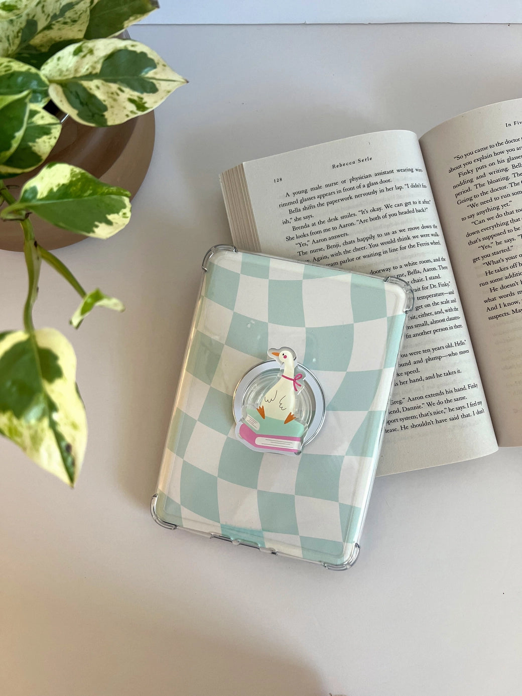 Reading Goose Kindle Grip